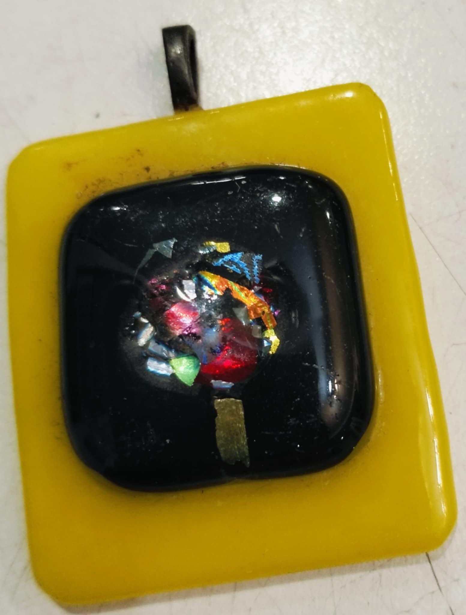 Mystic on Yellow Pendant – Handcrafted Glass Jewellery by Ricardo Lawyer