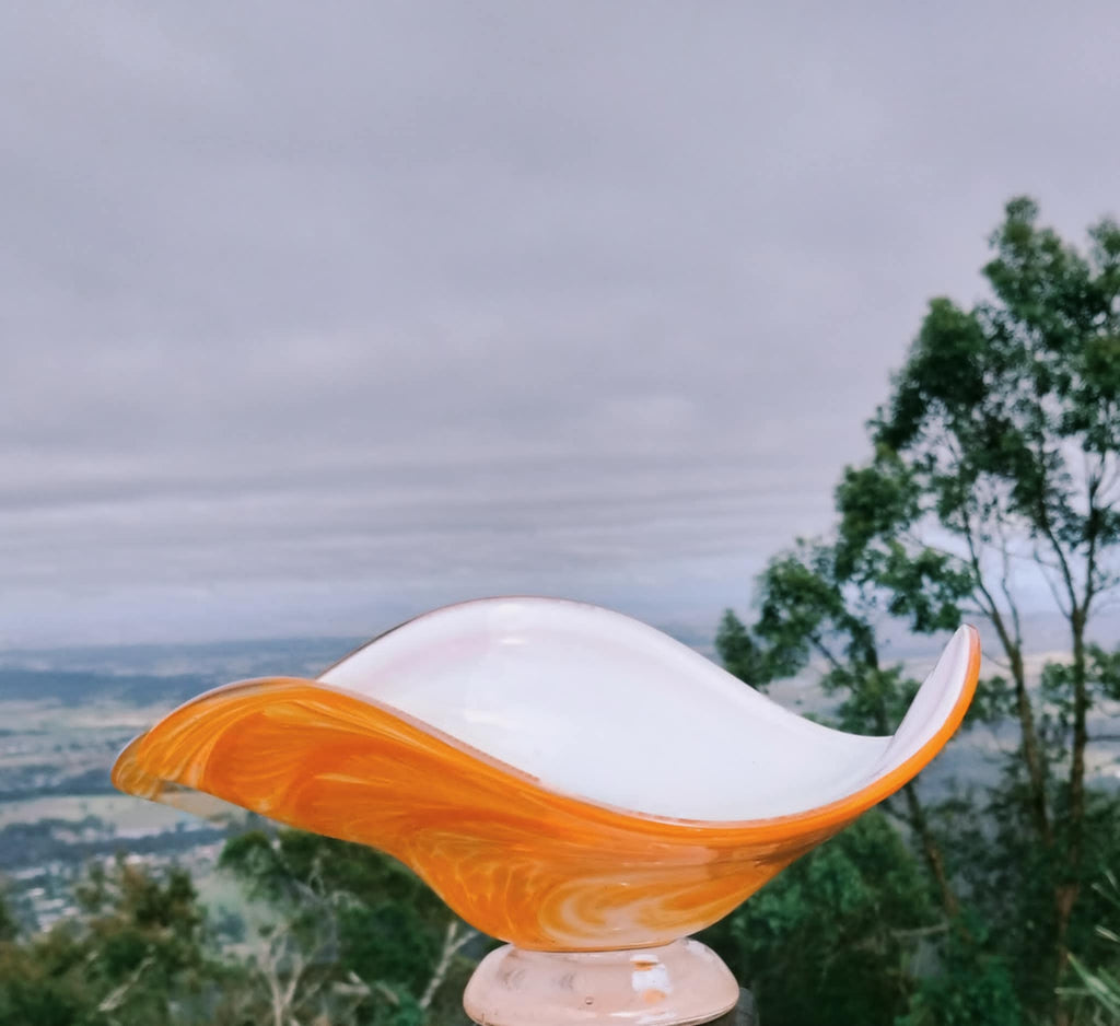 Naranja – Hand-Blown Glass Bowl by Ricardo Lawyer