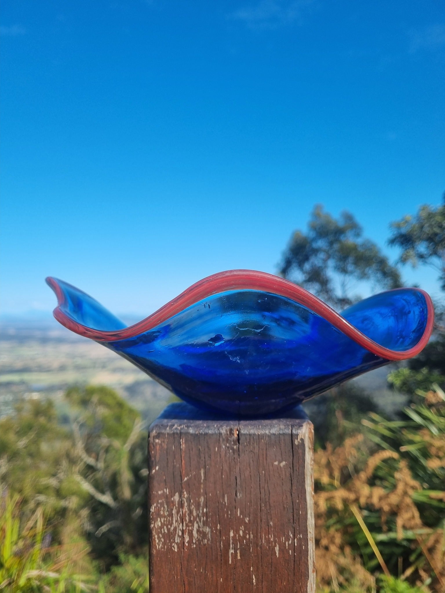 Rojo Lip Dish – Hand-Blown Glass by Ricardo Lawyer